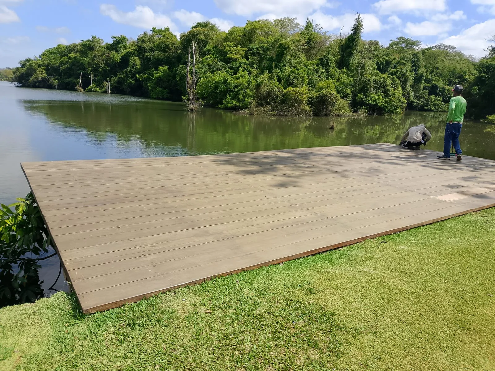 Deck de madeira antes do verniz